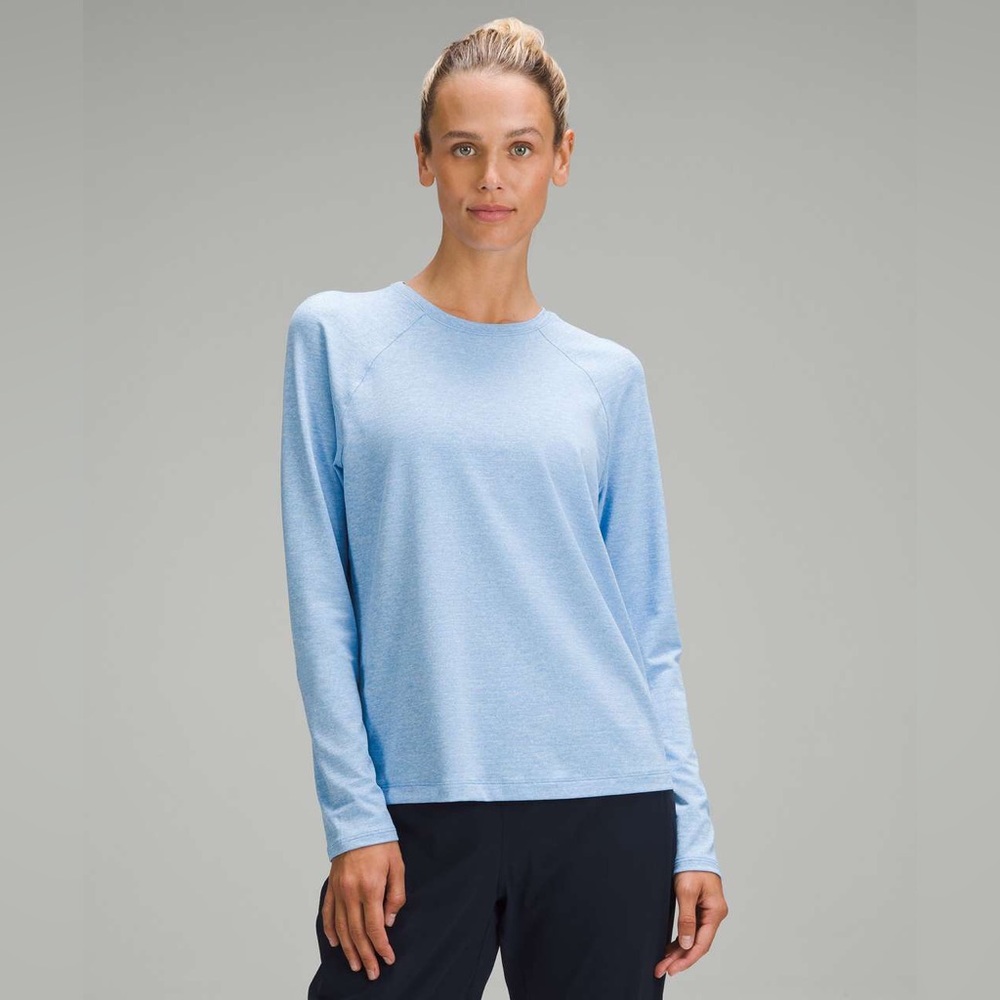D - Lululemon License to Train Classic-Fit Long-Sleeve Shirt
Heathered Aero Blue